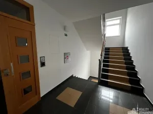 Pronájem kanceláře, Praha - Modřany, Do koutů, 41 m2