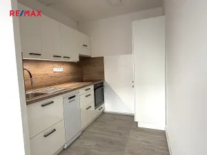 Pronájem bytu 1+kk, Kladno, Poděbradova, 33 m2