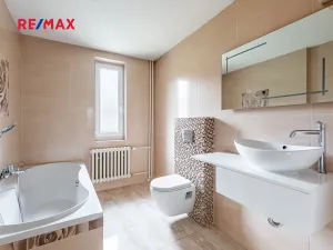 Prodej vily, Měchenice, Hlavní, 330 m2