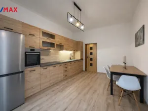 Prodej bytu 2+1, Karlovy Vary - Rybáře, Majakovského, 64 m2