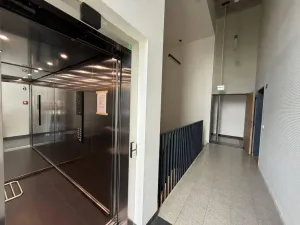 Pronájem bytu 2+kk, Praha - Libeň, Novovysočanská, 46 m2