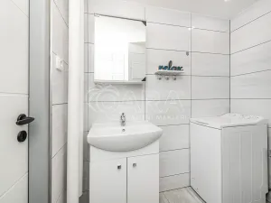 Prodej bytu 1+kk, Kralupy nad Vltavou - Lobeček, nám. Mládežníků, 27 m2