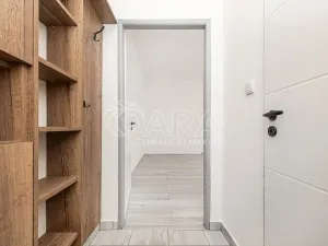 Prodej bytu 1+kk, Kralupy nad Vltavou - Lobeček, nám. Mládežníků, 27 m2