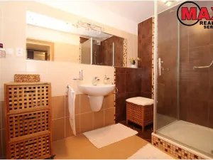 Pronájem bytu 2+kk, Praha - Hrdlořezy, V třešňovce, 61 m2