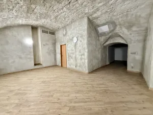 Pronájem skladu, Praha - Malá Strana, Malostranské náměstí, 210 m2