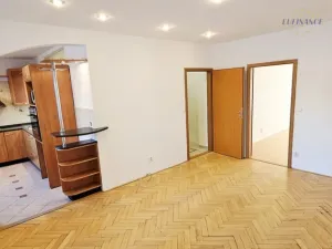 Pronájem bytu 2+1, Kralupy nad Vltavou - Lobeček, nám. Mládežníků, 53 m2