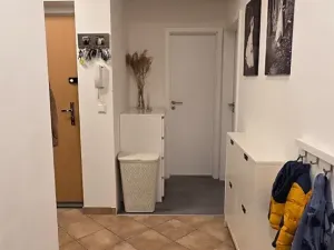 Prodej bytu 3+kk, Zbuzany, Lomená, 72 m2