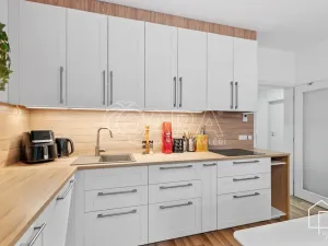 Prodej bytu 2+kk, Praha - Uhříněves, Oty Bubeníčka, 51 m2