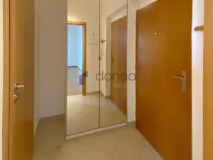 Pronájem bytu 2+1, Praha, Nademlejnská, 39 m2