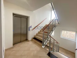 Pronájem bytu 2+1, Praha, Nademlejnská, 39 m2