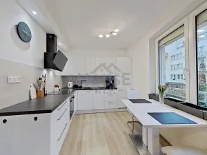 Prodej bytu 2+kk, Praha, Toufarova, 53 m2