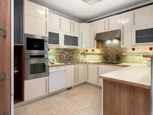 Prodej rodinného domu, Praha - Kolovraty, V louce, 495 m2