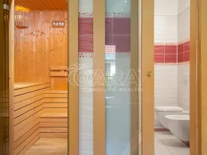 Prodej rodinného domu, Praha - Kolovraty, V louce, 495 m2