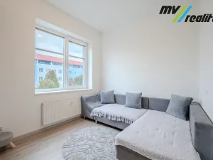 Prodej bytu 1+1, Milovice, Topolová, 44 m2