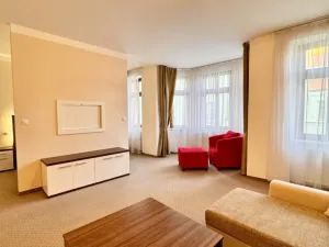 Pronájem bytu 1+kk, Karlovy Vary, Divadelní, 30 m2