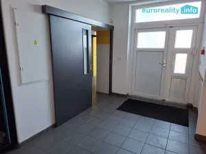 Pronájem restaurace, Žandov, Náměstí, 200 m2