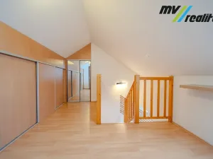 Prodej bytu 4+kk, Milovice, Kaštanová, 131 m2