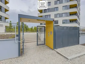 Pronájem garážového stání, Praha - Karlín, Sokolova, 18 m2