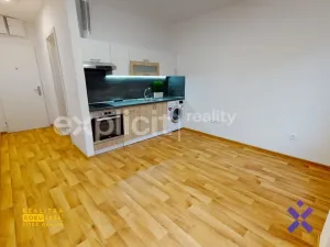 Pronájem bytu 1+kk, Zlín, Lorencova, 22 m2