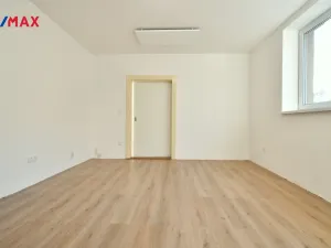 Pronájem bytu 3+1, Nová Paka, Masarykovo náměstí, 93 m2