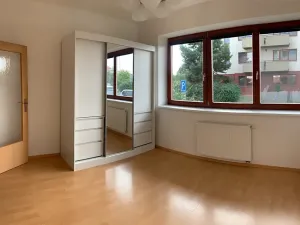 Pronájem bytu 2+kk, Jesenice, Cedrová, 46 m2