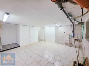Pronájem výrobních prostor, Hostomice, Tyršovo náměstí, 220 m2