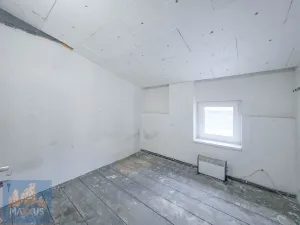 Pronájem výrobních prostor, Hostomice, Tyršovo náměstí, 220 m2