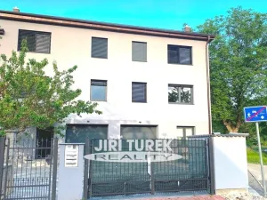 Pronájem bytu 2+kk, Praha - Kbely, Toužimská, 46 m2