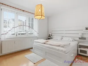 Prodej bytu 2+kk, Karlovy Vary, nám. V. Řezáče, 68 m2