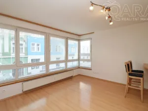 Pronájem bytu 2+kk, Praha, Kurta Konráda, 46 m2