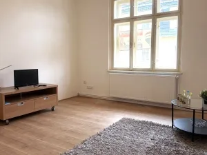 Pronájem bytu 2+1, Karlovy Vary, Kvapilova, 66 m2