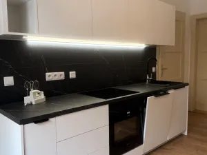 Pronájem bytu 2+1, Karlovy Vary, Kvapilova, 66 m2