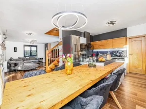 Prodej rodinného domu, Jesenice - Osnice, Hledíková, 164 m2