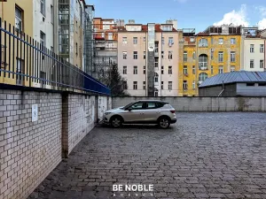Pronájem garážového stání, Praha - Vinohrady, Moravská, 20 m2