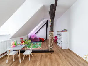 Prodej komerční nemovitosti, Studená, nám. Sv. J. Nepomuckého, 256 m2