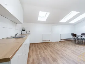 Prodej komerční nemovitosti, Studená, nám. Sv. J. Nepomuckého, 256 m2