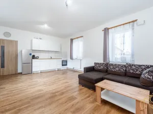 Prodej komerční nemovitosti, Studená, nám. Sv. J. Nepomuckého, 256 m2