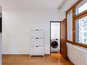 Pronájem bytu 2+kk, Praha - Žižkov, Žerotínova, 52 m2