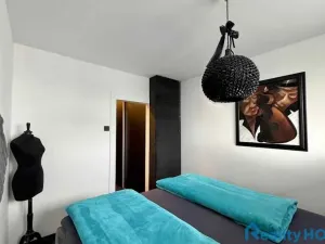 Prodej bytu 2+kk, Praha - Kobylisy, Třebenická, 38 m2