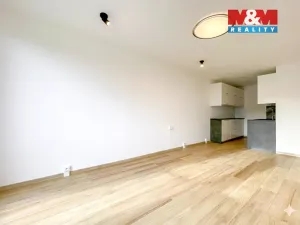Pronájem bytu 2+kk, Praha - Kobylisy, Famfulíkova, 44 m2
