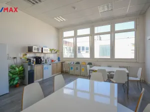 Pronájem kanceláře, Pardubice - Zelené Předměstí, Masarykovo náměstí, 416 m2