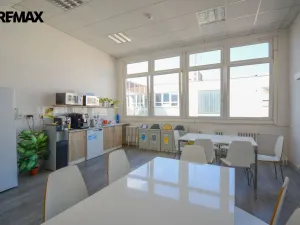 Pronájem kanceláře, Pardubice - Zelené Předměstí, Masarykovo náměstí, 416 m2
