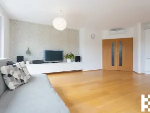 Pronájem bytu 3+kk, Praha - Hloubětín, Nademlejnská, 92 m2