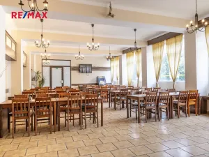 Prodej obchodního prostoru, Čelákovice, Rumunská, 794 m2