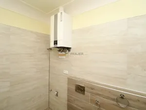 Pronájem bytu 1+1, Uhlířské Janovice, Václavské náměstí, 55 m2