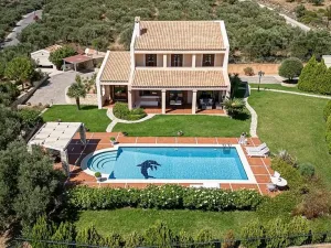 Prodej vily, Stérnes Héraklion, Řecko, 340 m2