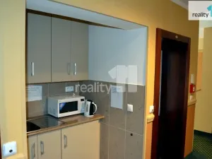 Pronájem kanceláře, Karlovy Vary - Dvory, Chebská, 21 m2