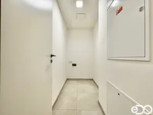 Pronájem bytu 1+kk, Praha, Ujgurská, 41 m2