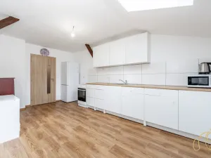 Prodej bytu 3+kk, Studená, nám. Sv. J. Nepomuckého, 117 m2