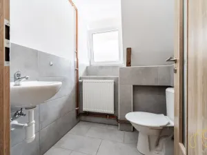 Prodej bytu 3+kk, Studená, nám. Sv. J. Nepomuckého, 117 m2